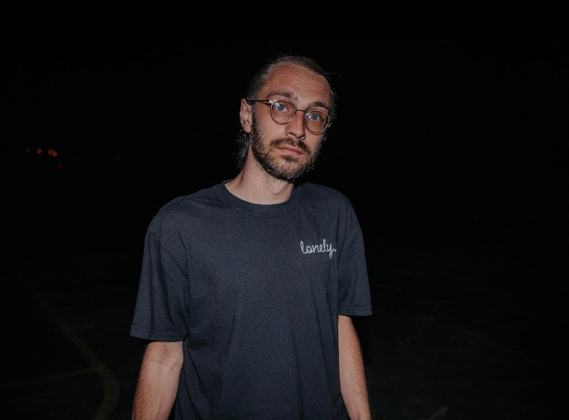 BLACK EMBROIDERED TEE